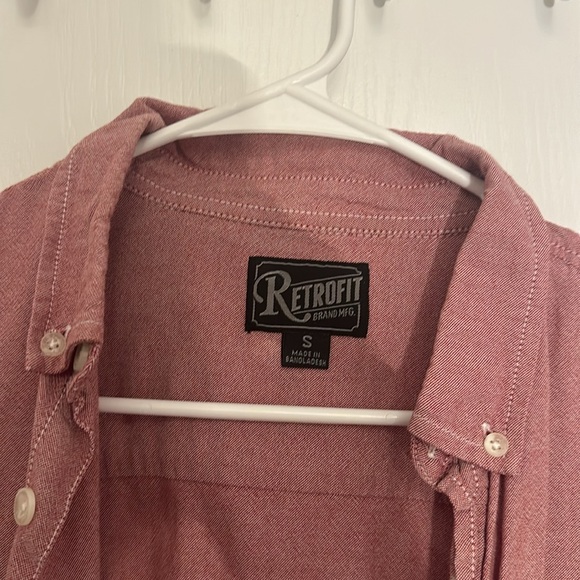 Short sleeve button down maroon shirt - Picture 2 of 3